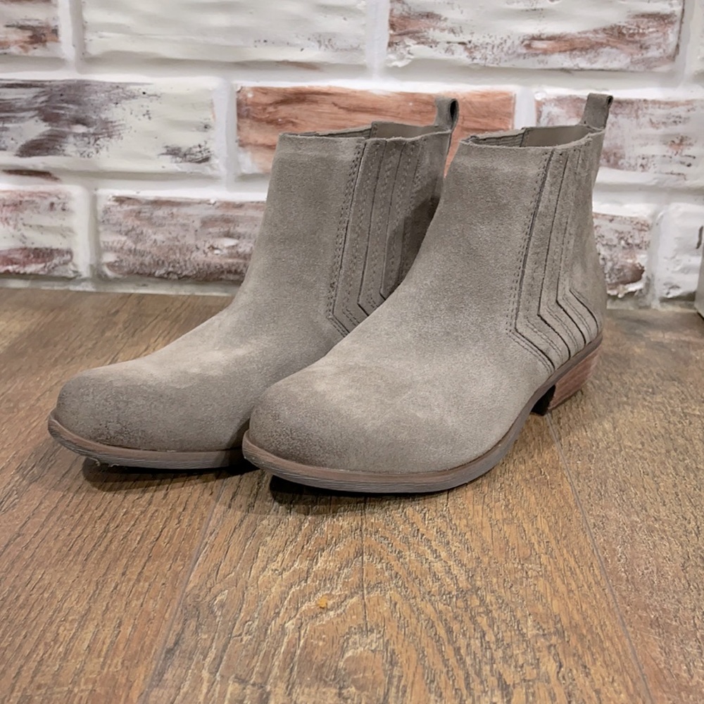 Thyone Taupe Booties